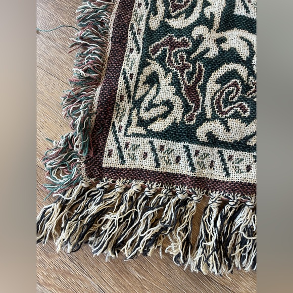 Vintage Tapestry blanket - Picture 2 of 2